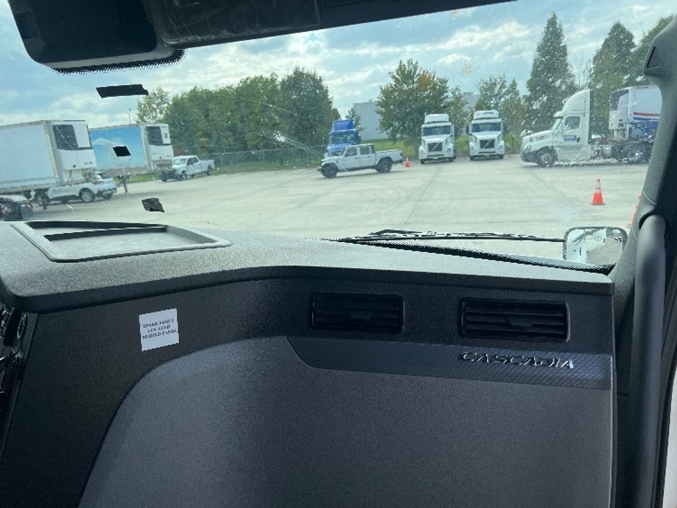 Sleeper Tractor-Heavy Duty Tractors-Freightliner-2021-T12664ST-Hammond-LA-489,408\n\t\tmiles-$ 67,500 - Image 14