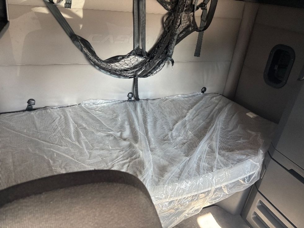 Sleeper Tractor-Heavy Duty Tractors-Freightliner-2021-T12664ST-Hammond-LA-489,408\n\t\tmiles-$ 67,500 - Image 16