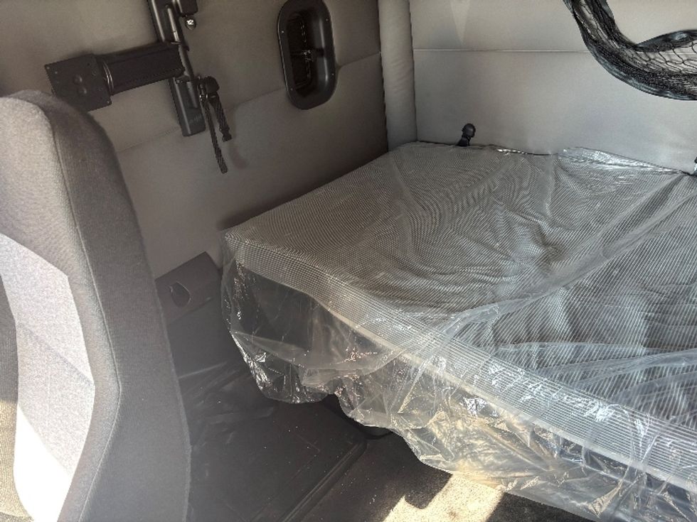 Sleeper Tractor-Heavy Duty Tractors-Freightliner-2021-T12664ST-Hammond-LA-489,408\n\t\tmiles-$ 67,500 - Image 17