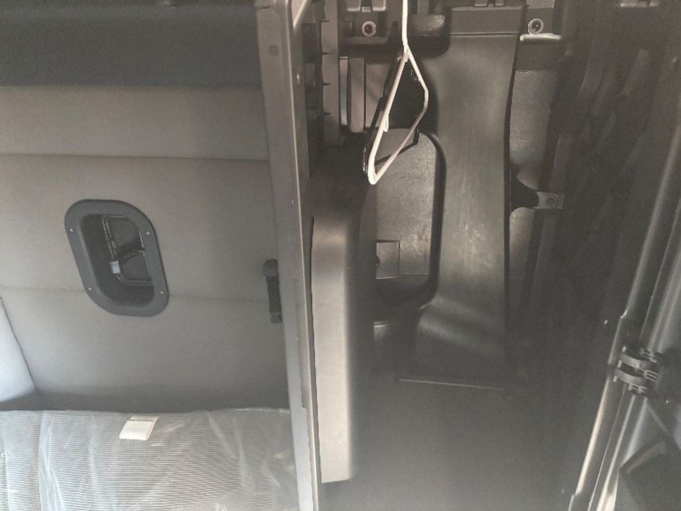 Sleeper Tractor-Heavy Duty Tractors-Freightliner-2021-T12664ST-Hammond-LA-489,408\n\t\tmiles-$ 67,500 - Image 19