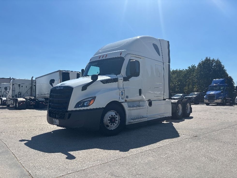 Sleeper Tractor-Heavy Duty Tractors-Freightliner-2021-T12664ST-Hammond-LA-489,408\n\t\tmiles-$ 67,500 - Image 3