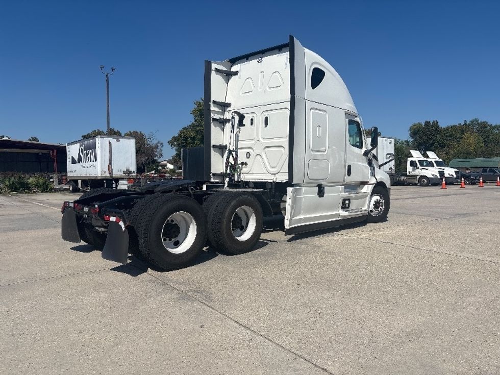 Sleeper Tractor-Heavy Duty Tractors-Freightliner-2021-T12664ST-Hammond-LA-489,408\n\t\tmiles-$ 67,500 - Image 7