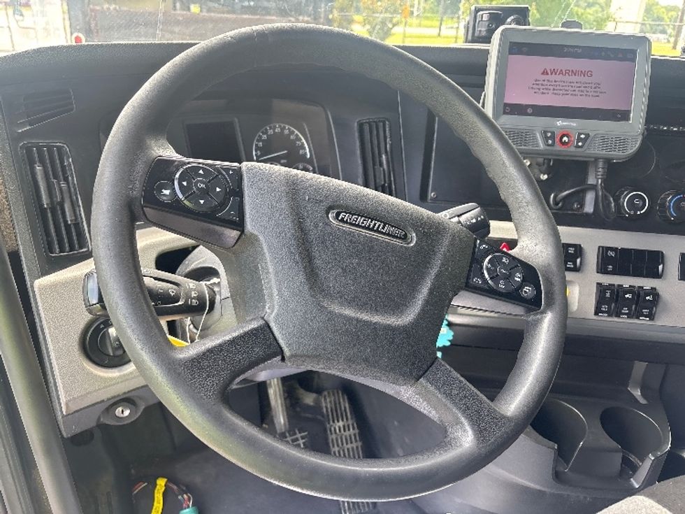 Sleeper Tractor-Heavy Duty Tractors-Freightliner-2021-T12664ST-Hammond-LA-526,779\n\t\tmiles-$ 67,750 - Image 10