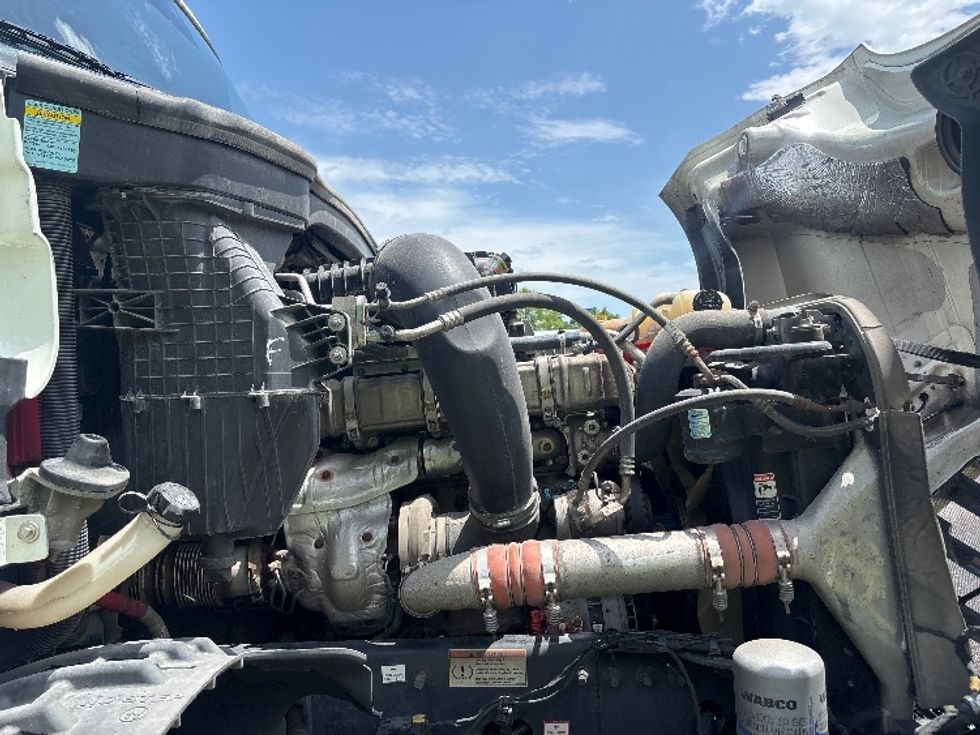 Sleeper Tractor-Heavy Duty Tractors-Freightliner-2021-T12664ST-Hammond-LA-526,779\n\t\tmiles-$ 67,750 - Image 15