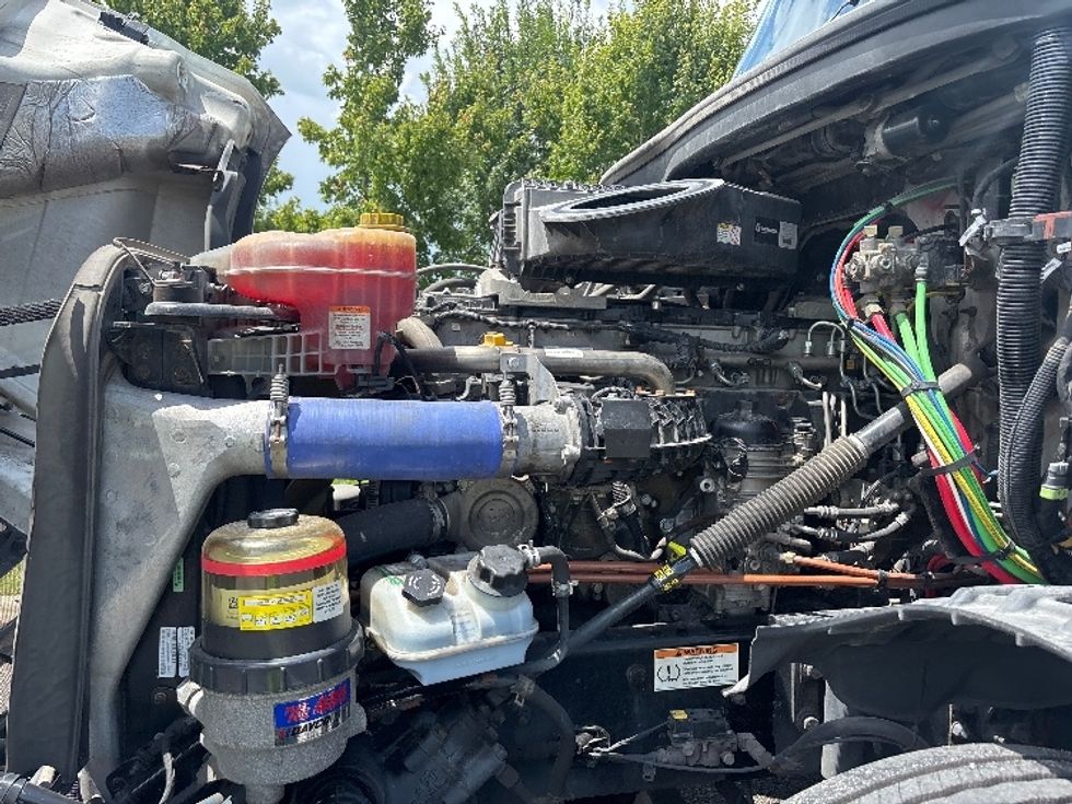 Sleeper Tractor-Heavy Duty Tractors-Freightliner-2021-T12664ST-Hammond-LA-526,779\n\t\tmiles-$ 67,750 - Image 16