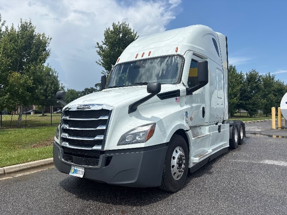 Sleeper Tractor-Heavy Duty Tractors-Freightliner-2021-T12664ST-Hammond-LA-526,779\n\t\tmiles-$ 67,750 - Image 3