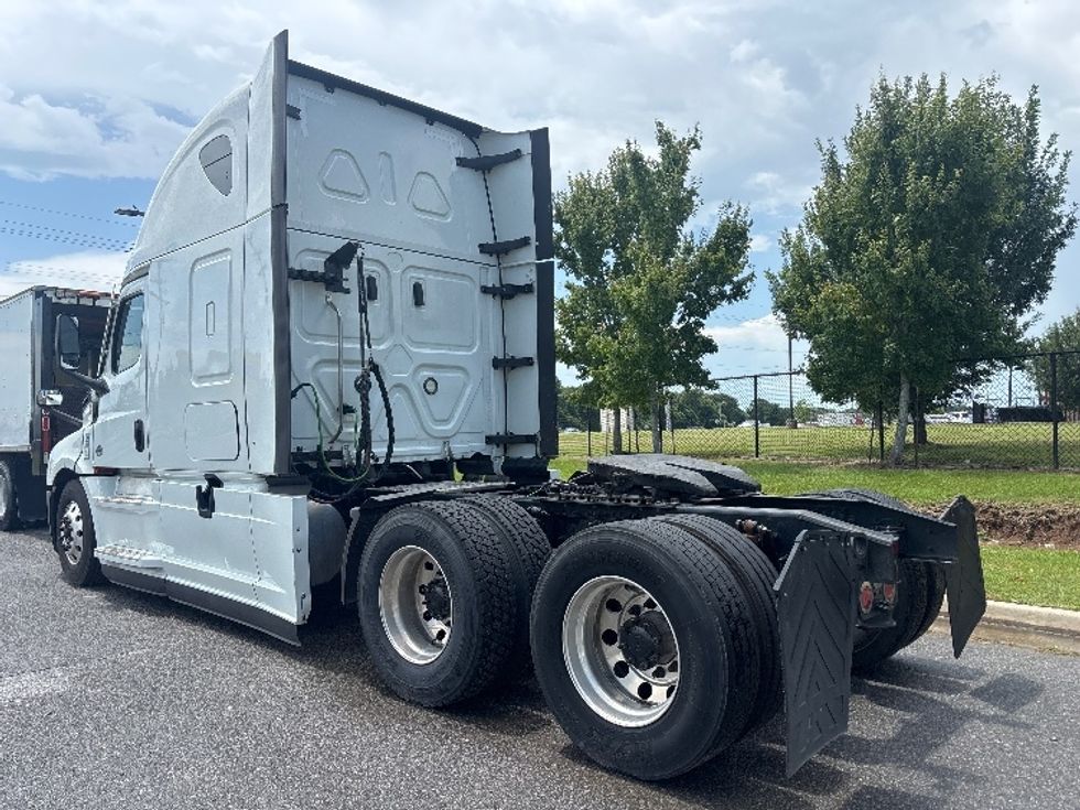 Sleeper Tractor-Heavy Duty Tractors-Freightliner-2021-T12664ST-Hammond-LA-526,779\n\t\tmiles-$ 67,750 - Image 5