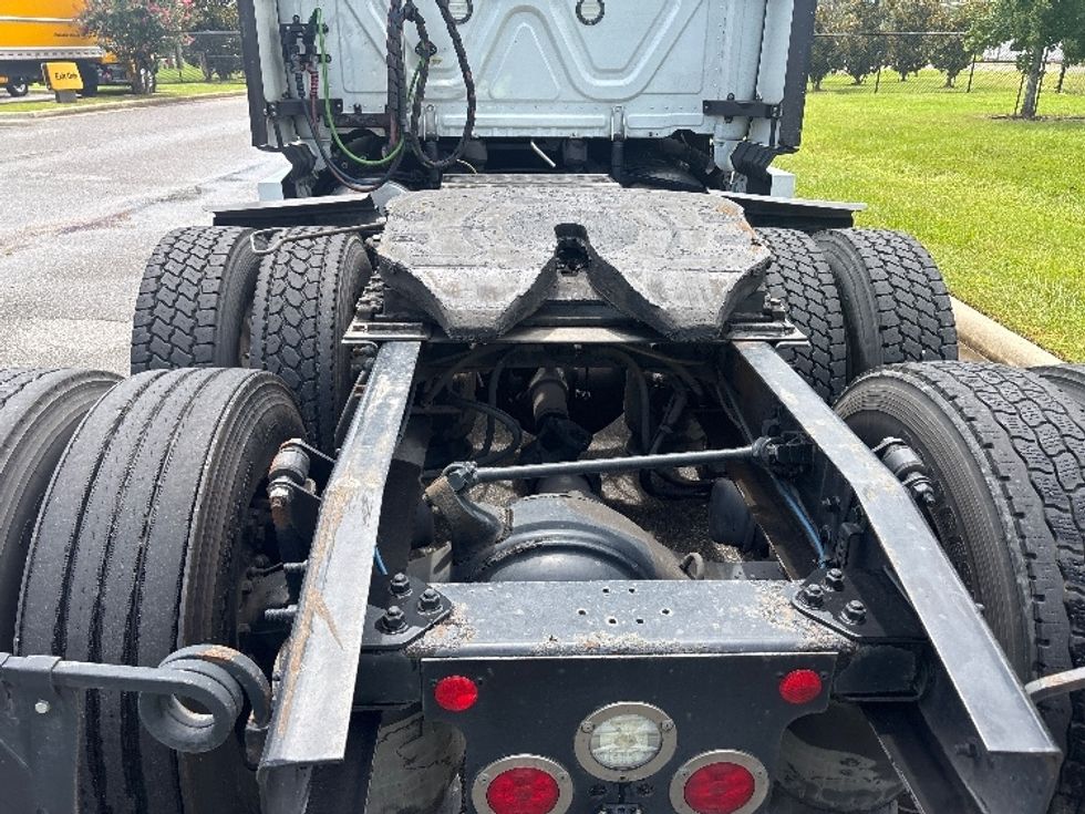 Sleeper Tractor-Heavy Duty Tractors-Freightliner-2021-T12664ST-Hammond-LA-526,779\n\t\tmiles-$ 67,750 - Image 6