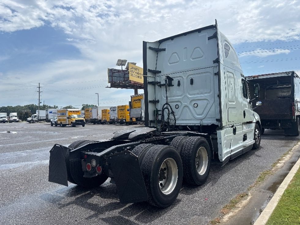 Sleeper Tractor-Heavy Duty Tractors-Freightliner-2021-T12664ST-Hammond-LA-526,779\n\t\tmiles-$ 67,750 - Image 7