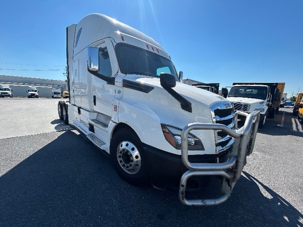 Sleeper Tractor-Heavy Duty Tractors-Freightliner-2021-T12664ST-Harahan-LA-549,430\n\t\tmiles-$ 64,500 - Image 1