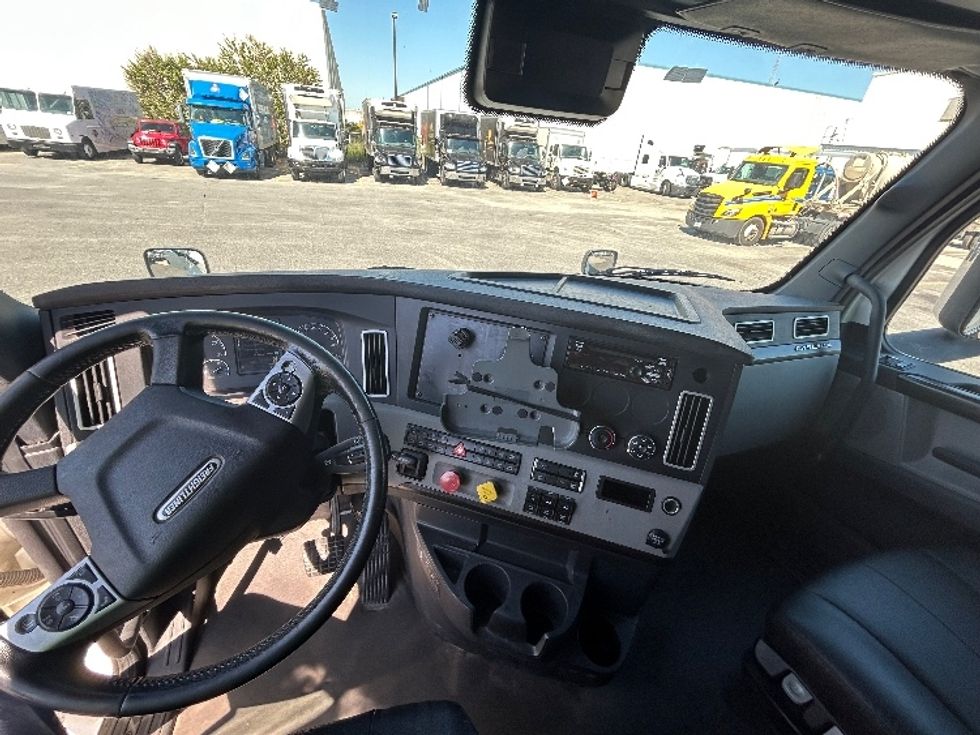 Sleeper Tractor-Heavy Duty Tractors-Freightliner-2021-T12664ST-Harahan-LA-549,430\n\t\tmiles-$ 64,500 - Image 11