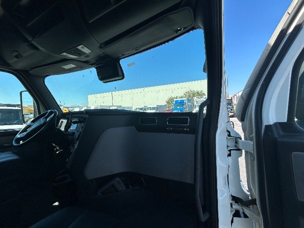 Sleeper Tractor-Heavy Duty Tractors-Freightliner-2021-T12664ST-Harahan-LA-549,430\n\t\tmiles-$ 64,500 - Image 14