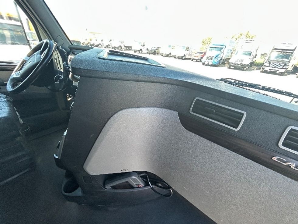 Sleeper Tractor-Heavy Duty Tractors-Freightliner-2021-T12664ST-Harahan-LA-549,430\n\t\tmiles-$ 64,500 - Image 15