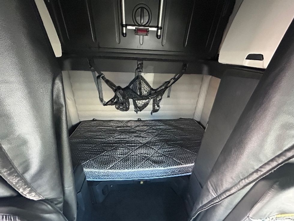 Sleeper Tractor-Heavy Duty Tractors-Freightliner-2021-T12664ST-Harahan-LA-549,430\n\t\tmiles-$ 64,500 - Image 16