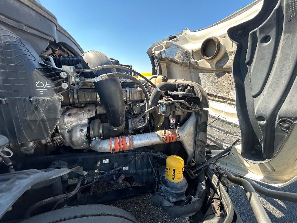 Sleeper Tractor-Heavy Duty Tractors-Freightliner-2021-T12664ST-Harahan-LA-549,430\n\t\tmiles-$ 64,500 - Image 19