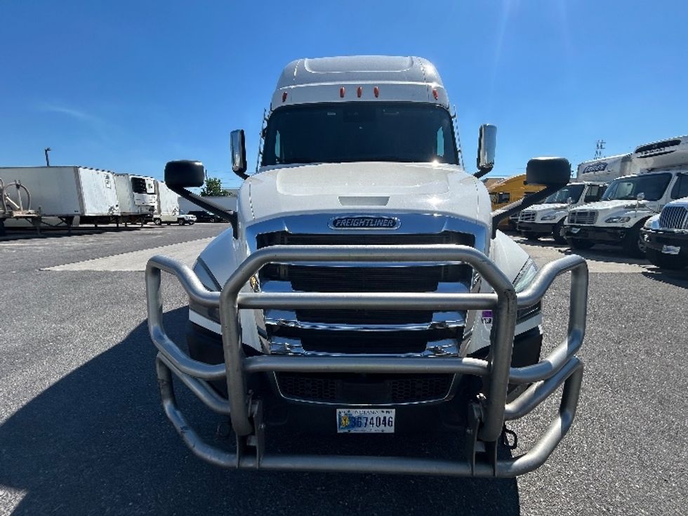 Sleeper Tractor-Heavy Duty Tractors-Freightliner-2021-T12664ST-Harahan-LA-549,430\n\t\tmiles-$ 64,500 - Image 2