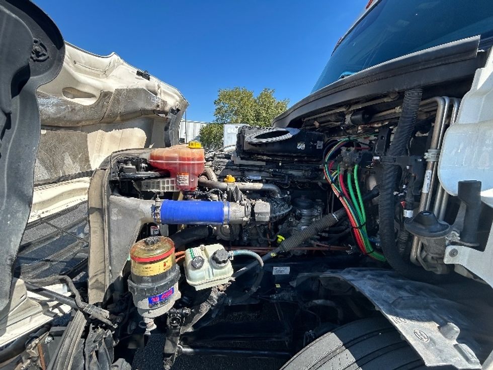 Sleeper Tractor-Heavy Duty Tractors-Freightliner-2021-T12664ST-Harahan-LA-549,430\n\t\tmiles-$ 64,500 - Image 20