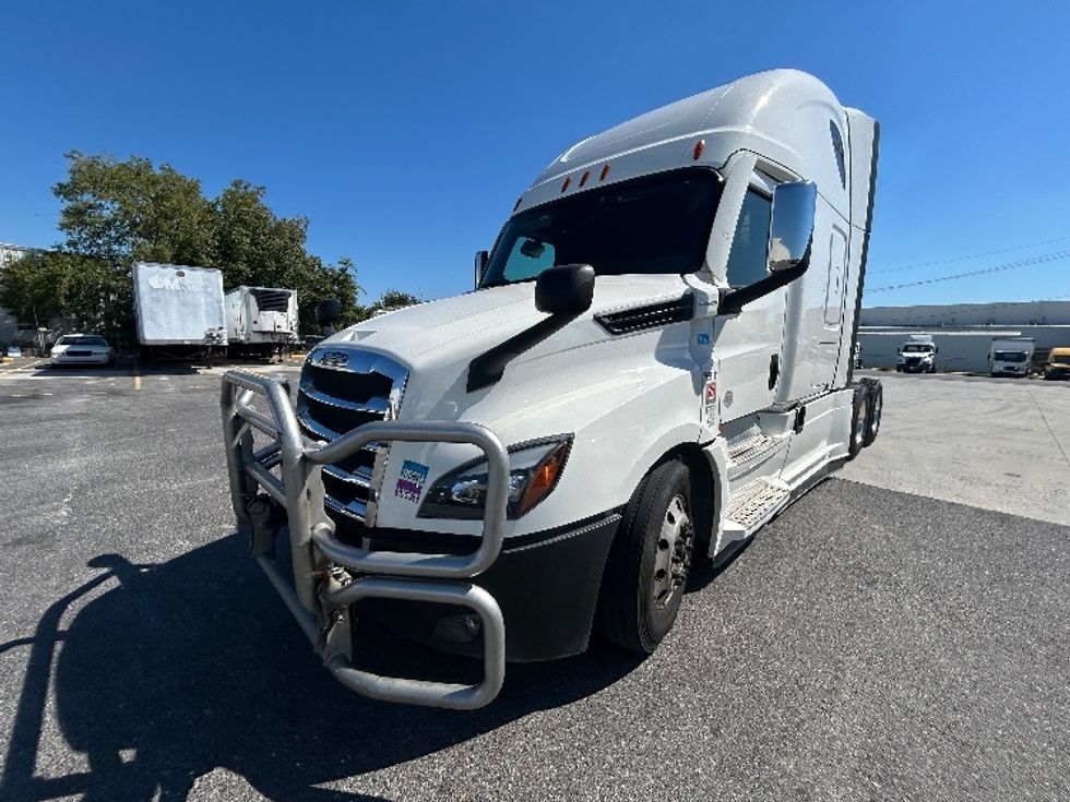 Sleeper Tractor-Heavy Duty Tractors-Freightliner-2021-T12664ST-Harahan-LA-549,430\n\t\tmiles-$ 64,500 - Image 3