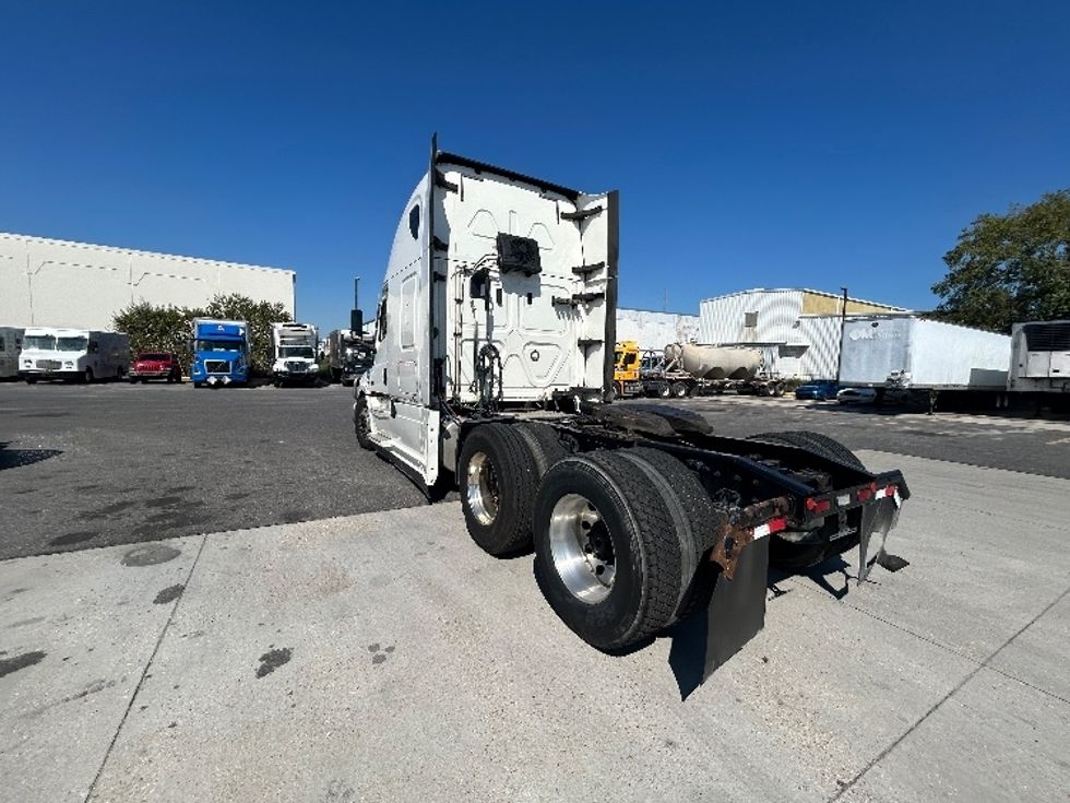 Sleeper Tractor-Heavy Duty Tractors-Freightliner-2021-T12664ST-Harahan-LA-549,430\n\t\tmiles-$ 64,500 - Image 5