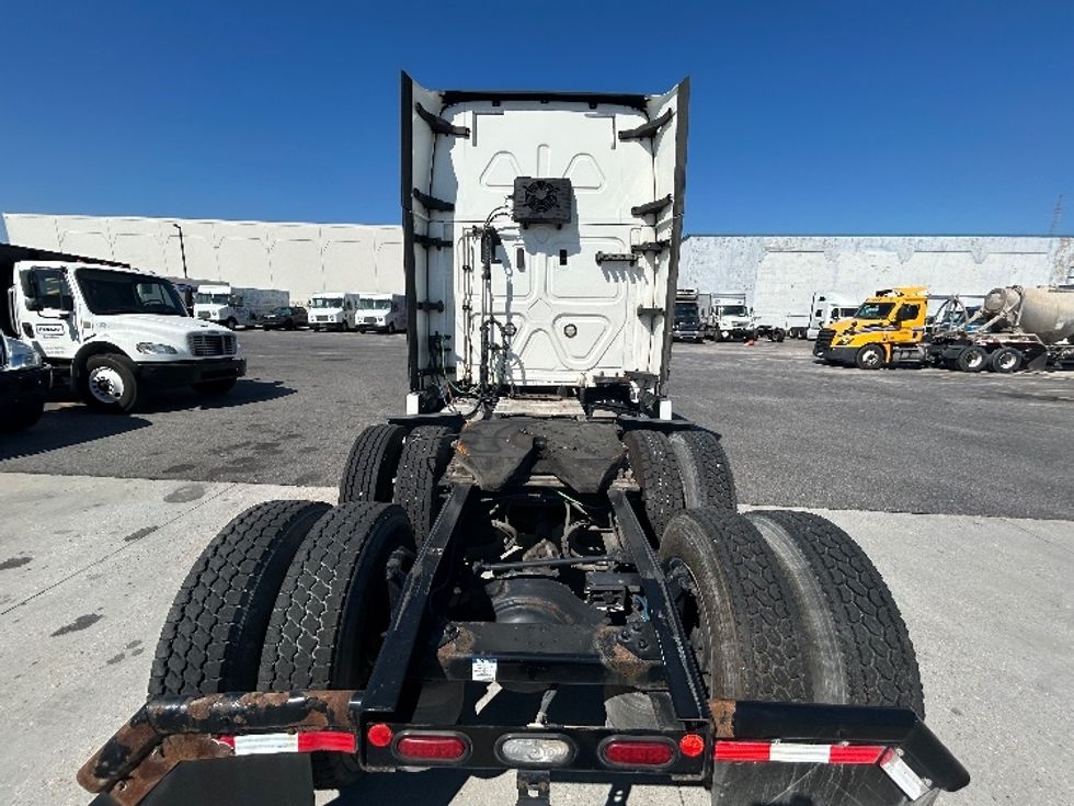 Sleeper Tractor-Heavy Duty Tractors-Freightliner-2021-T12664ST-Harahan-LA-549,430\n\t\tmiles-$ 64,500 - Image 6