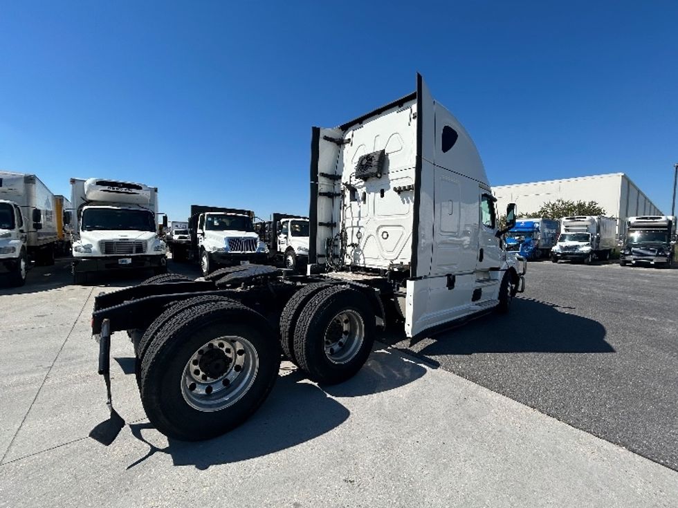 Sleeper Tractor-Heavy Duty Tractors-Freightliner-2021-T12664ST-Harahan-LA-549,430\n\t\tmiles-$ 64,500 - Image 7