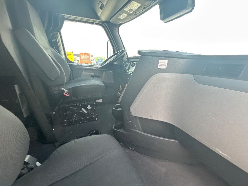 Sleeper Tractor-Heavy Duty Tractors-Freightliner-2021-T12664ST-Harahan-LA-588,322\n\t\tmiles-$ 58,500 - Image 15