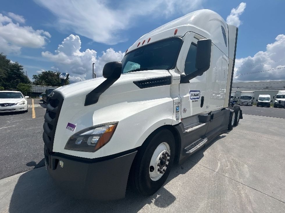 Sleeper Tractor-Heavy Duty Tractors-Freightliner-2021-T12664ST-Harahan-LA-588,322\n\t\tmiles-$ 58,500 - Image 3