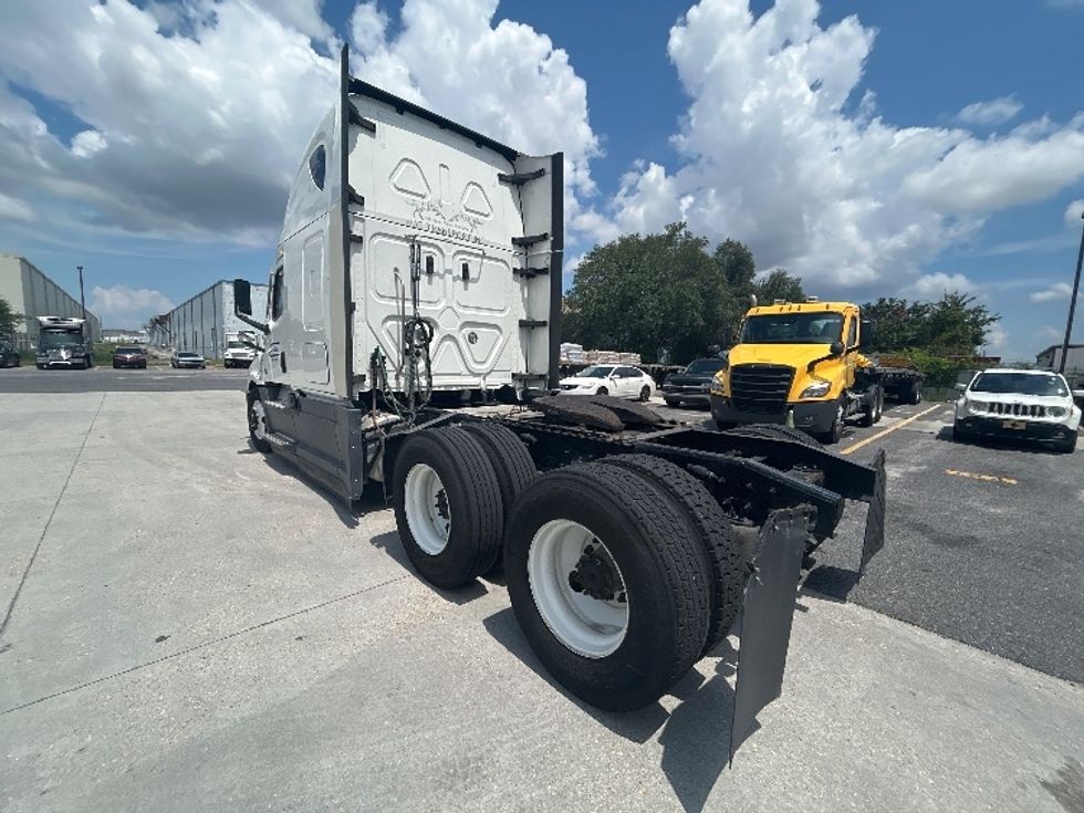 Sleeper Tractor-Heavy Duty Tractors-Freightliner-2021-T12664ST-Harahan-LA-588,322\n\t\tmiles-$ 58,500 - Image 5