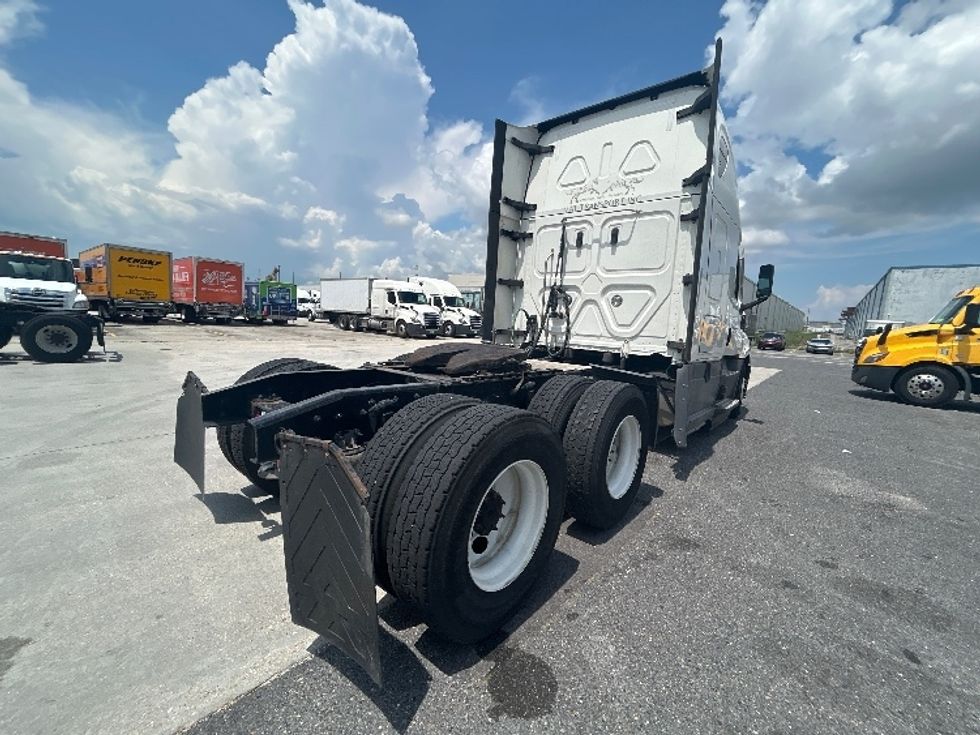 Sleeper Tractor-Heavy Duty Tractors-Freightliner-2021-T12664ST-Harahan-LA-588,322\n\t\tmiles-$ 58,500 - Image 7