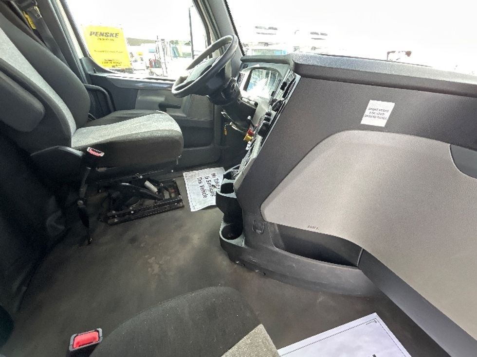 Sleeper Tractor-Heavy Duty Tractors-Freightliner-2021-T12664ST-Harahan-LA-590,215\n\t\tmiles-$ 58,250 - Image 15