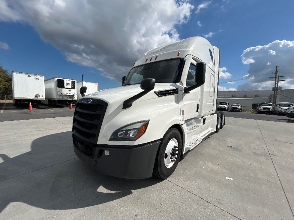 Sleeper Tractor-Heavy Duty Tractors-Freightliner-2021-T12664ST-Harahan-LA-590,215\n\t\tmiles-$ 58,250 - Image 3