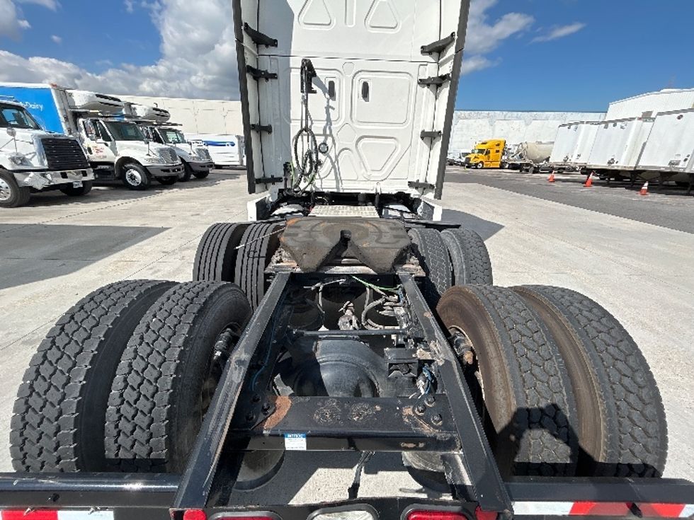 Sleeper Tractor-Heavy Duty Tractors-Freightliner-2021-T12664ST-Harahan-LA-590,215\n\t\tmiles-$ 58,250 - Image 6