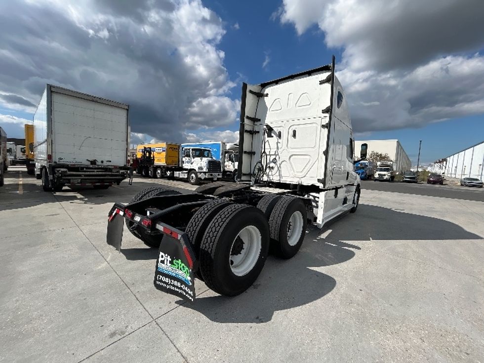 Sleeper Tractor-Heavy Duty Tractors-Freightliner-2021-T12664ST-Harahan-LA-590,215\n\t\tmiles-$ 58,250 - Image 7