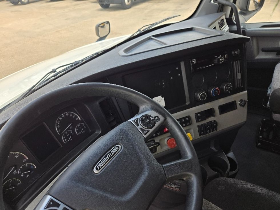 Sleeper Tractor-Heavy Duty Tractors-Freightliner-2021-T12664ST-Harahan-LA-613,222\n\t\tmiles-$ 58,750 - Image 10