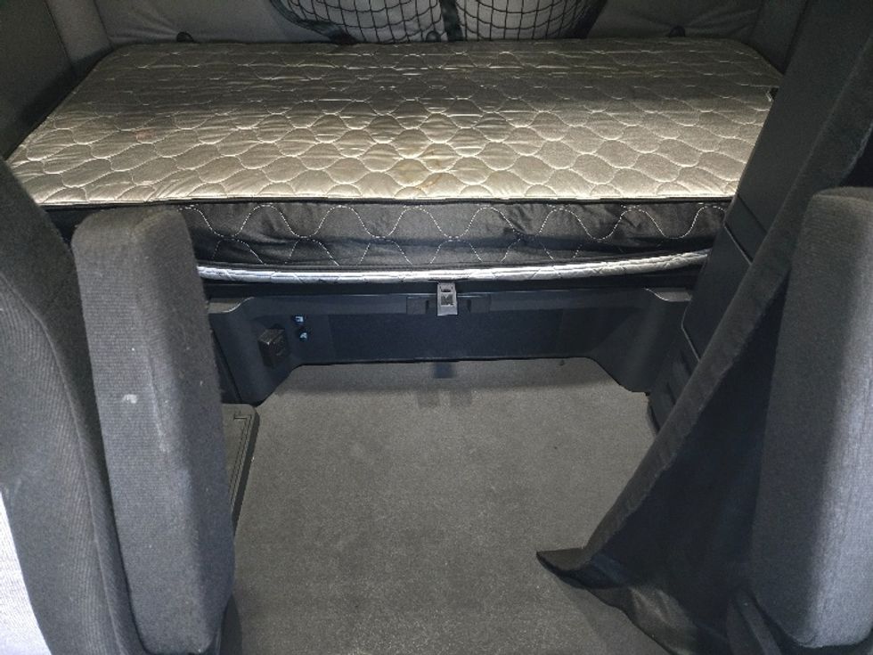 Sleeper Tractor-Heavy Duty Tractors-Freightliner-2021-T12664ST-Harahan-LA-613,222\n\t\tmiles-$ 58,750 - Image 16