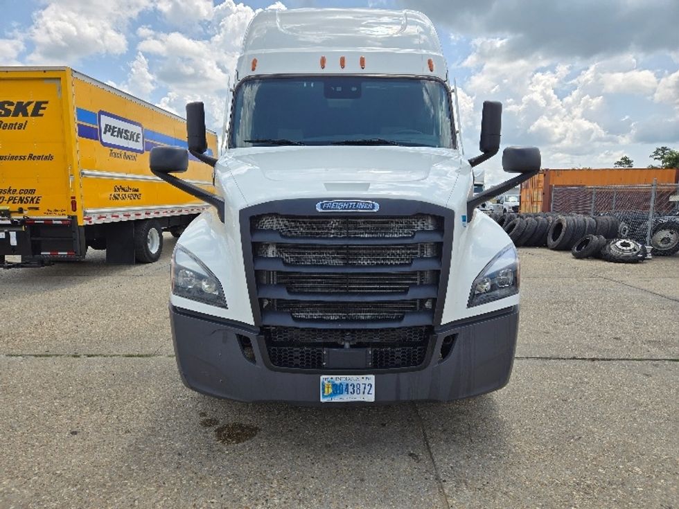 Sleeper Tractor-Heavy Duty Tractors-Freightliner-2021-T12664ST-Harahan-LA-613,222\n\t\tmiles-$ 58,750 - Image 2