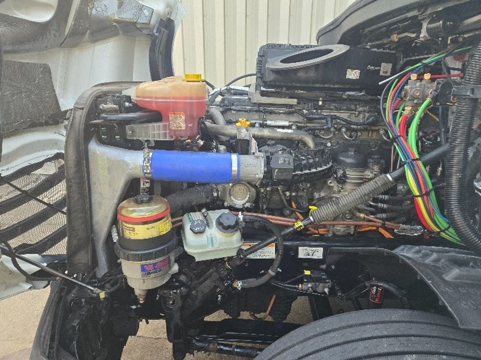 Sleeper Tractor-Heavy Duty Tractors-Freightliner-2021-T12664ST-Harahan-LA-613,222\n\t\tmiles-$ 58,750 - Image 21