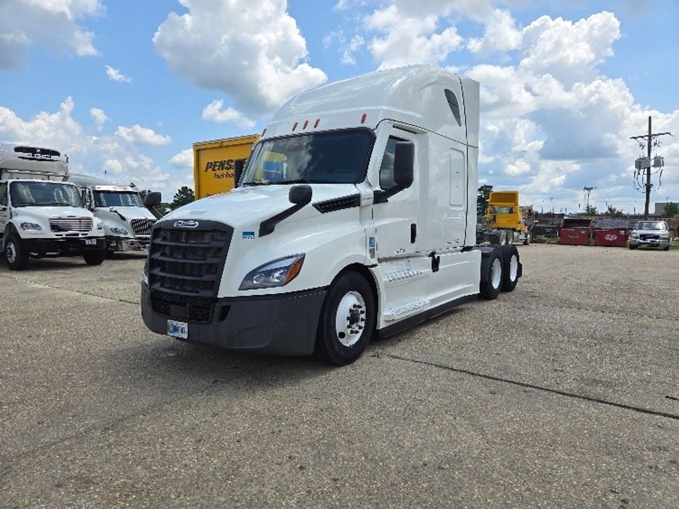 Sleeper Tractor-Heavy Duty Tractors-Freightliner-2021-T12664ST-Harahan-LA-613,222\n\t\tmiles-$ 58,750 - Image 3