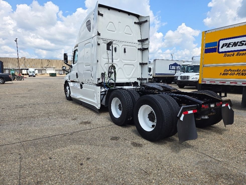 Sleeper Tractor-Heavy Duty Tractors-Freightliner-2021-T12664ST-Harahan-LA-613,222\n\t\tmiles-$ 58,750 - Image 5