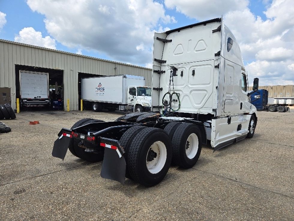 Sleeper Tractor-Heavy Duty Tractors-Freightliner-2021-T12664ST-Harahan-LA-613,222\n\t\tmiles-$ 58,750 - Image 7
