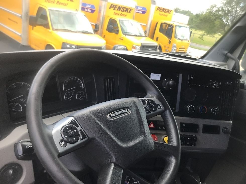 2021 Freightliner Cascadia 126" Sleeper Cab photo 11