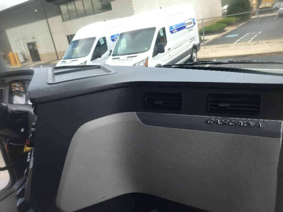 Sleeper Tractor-Heavy Duty Tractors-Freightliner-2021-T12664ST-Harrisburg-PA-634,300\n\t\tmiles-$ 53,250 - Image 14