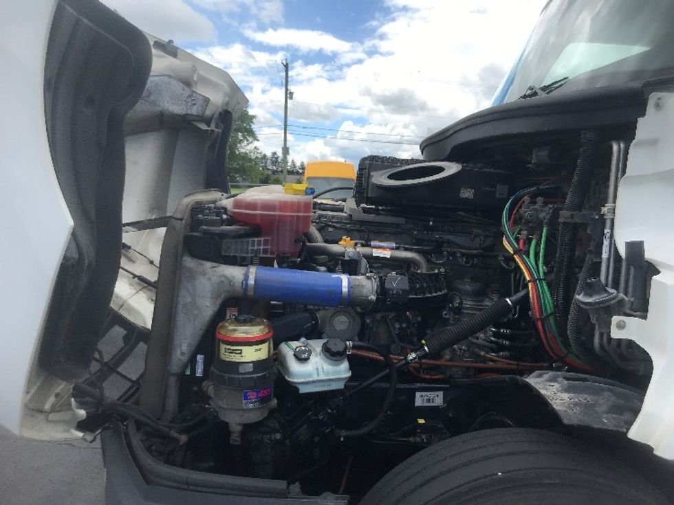 2021 Freightliner Cascadia 126" Sleeper Cab photo 18