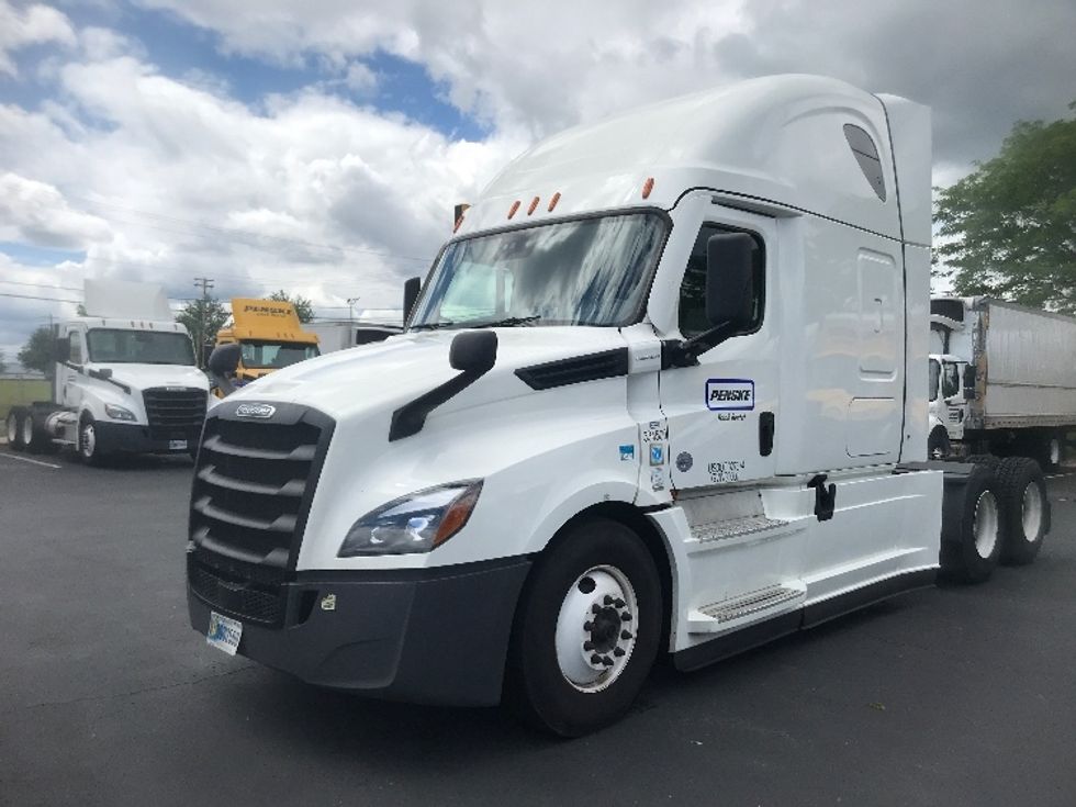 2021 Freightliner Cascadia 126" Sleeper Cab photo 3