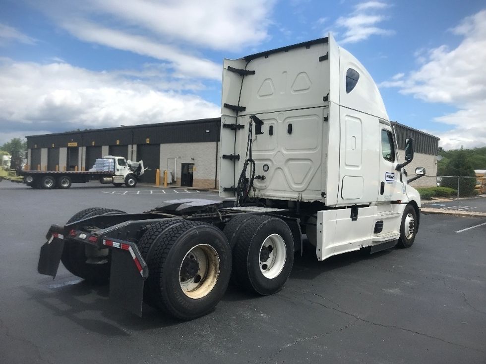 2021 Freightliner Cascadia 126" Sleeper Cab photo 7