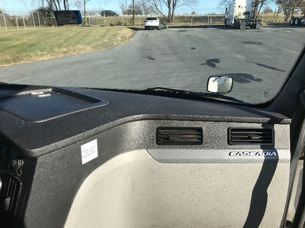 Sleeper Tractor-Heavy Duty Tractors-Freightliner-2021-T12664ST-Harrisonburg-VA-588,791\n\t\tmiles-$ 54,750 - Image 14