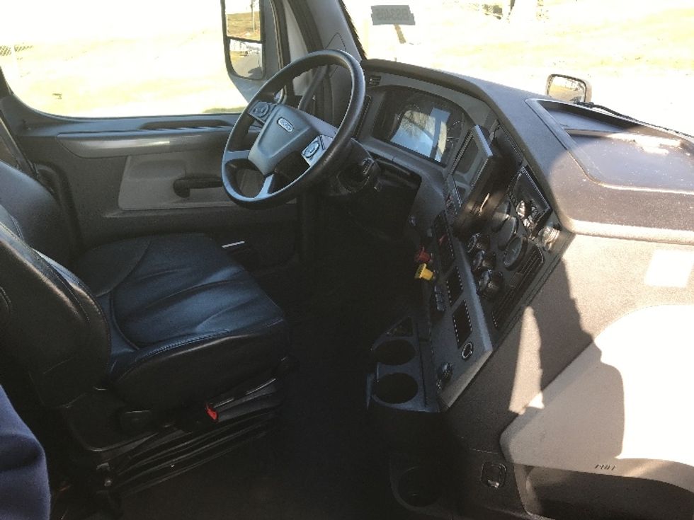 Sleeper Tractor-Heavy Duty Tractors-Freightliner-2021-T12664ST-Harrisonburg-VA-588,791\n\t\tmiles-$ 54,750 - Image 15