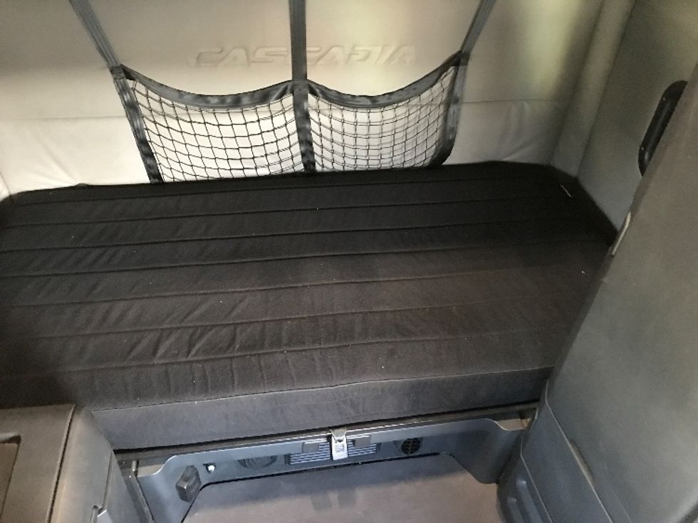 Sleeper Tractor-Heavy Duty Tractors-Freightliner-2021-T12664ST-Harrisonburg-VA-588,791\n\t\tmiles-$ 54,750 - Image 17