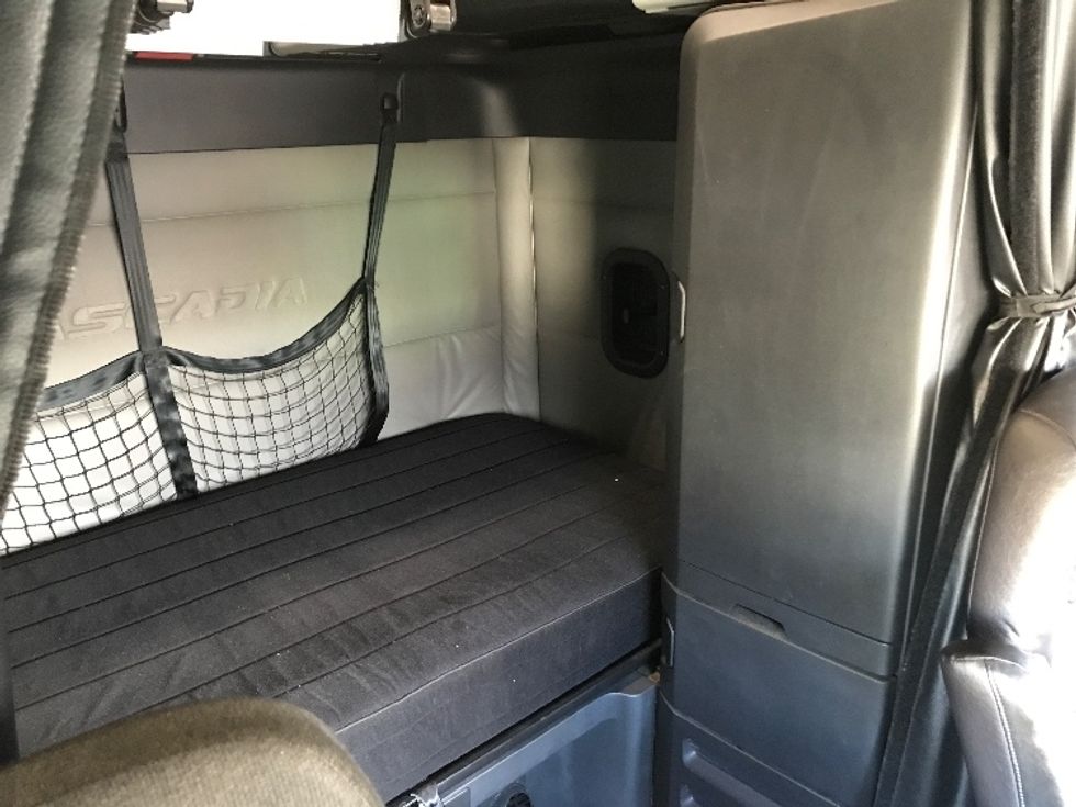 Sleeper Tractor-Heavy Duty Tractors-Freightliner-2021-T12664ST-Harrisonburg-VA-588,791\n\t\tmiles-$ 54,750 - Image 18