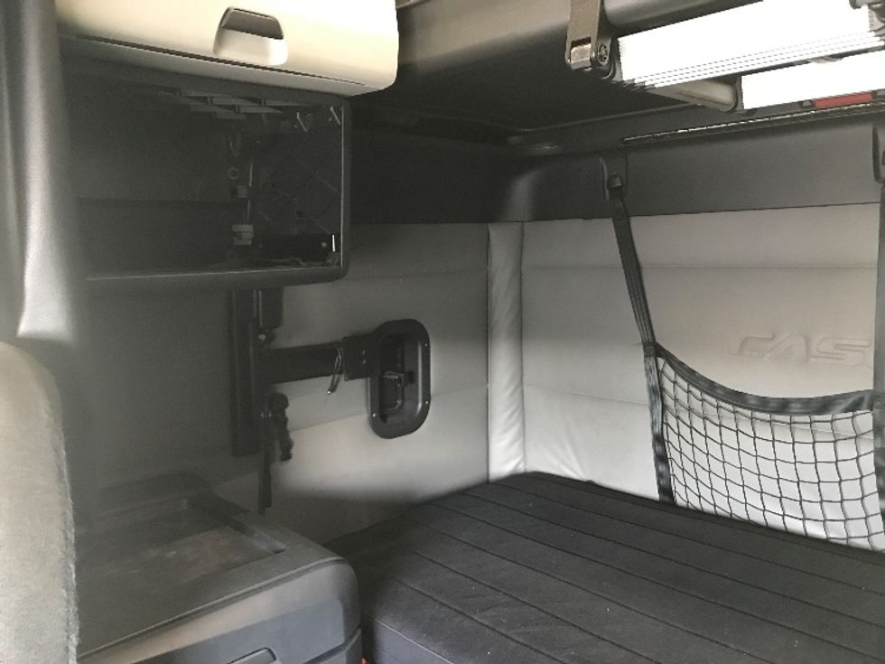 Sleeper Tractor-Heavy Duty Tractors-Freightliner-2021-T12664ST-Harrisonburg-VA-588,791\n\t\tmiles-$ 54,750 - Image 19